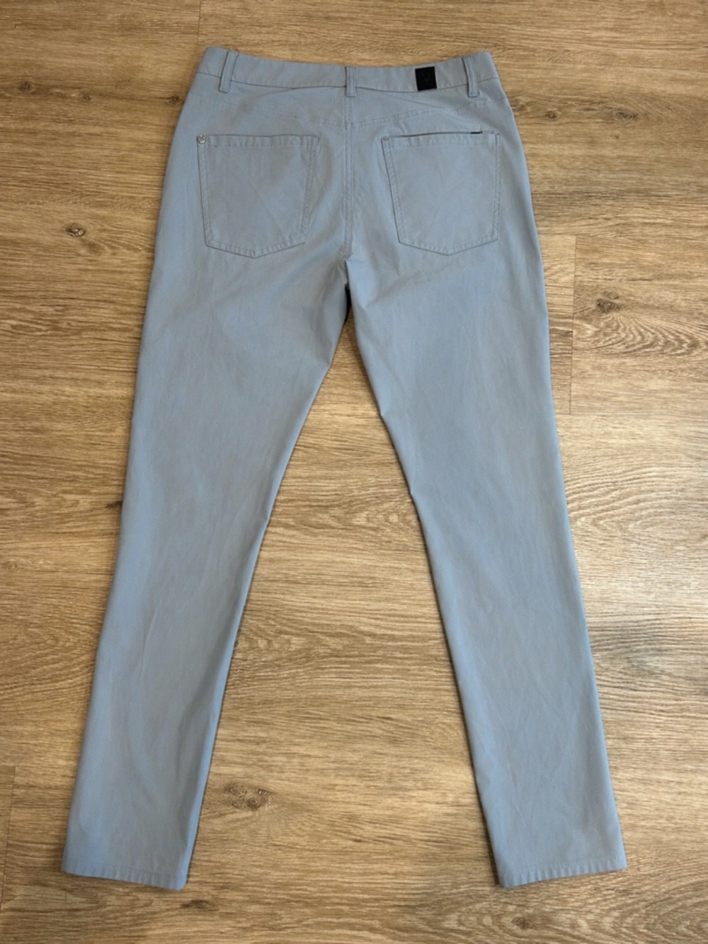 Vuori Athletic Meta Pants in a Slim Fit & 30” inseam - Picture 3 of 8